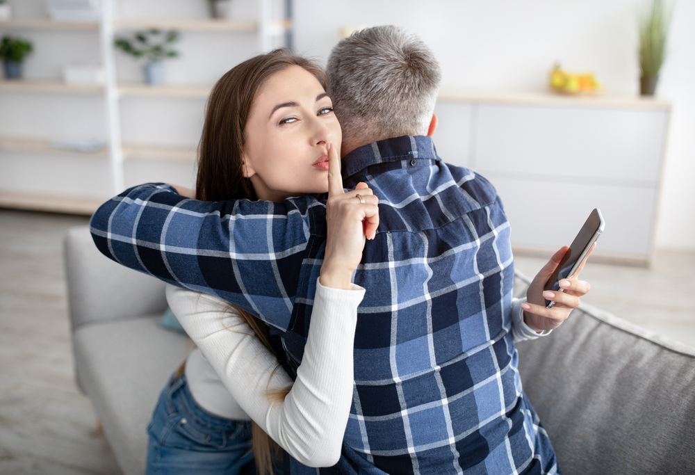come capire se la tua ragazza ti tradisce